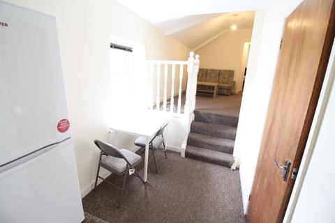 2 bedroom flat to rent, F8, 1 West Luton Place, Adamsdown