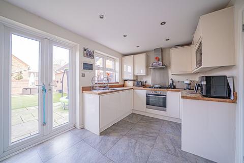 4 bedroom end of terrace house for sale, Old Dickens Heath Road, Shirley, B90