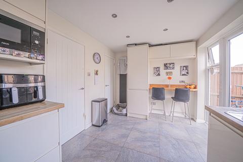 4 bedroom end of terrace house for sale, Old Dickens Heath Road, Shirley, B90