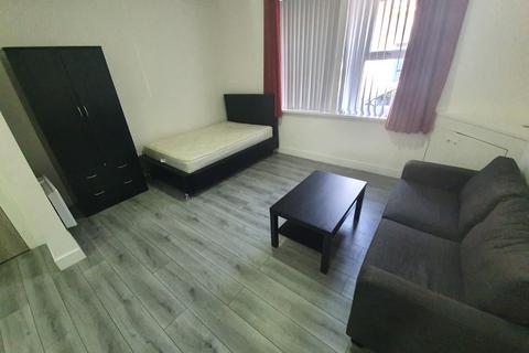 Studio to rent, F1, 19 North Luton Place, Adamsdown