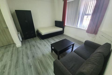 Studio to rent, F1, 19 North Luton Place, Adamsdown