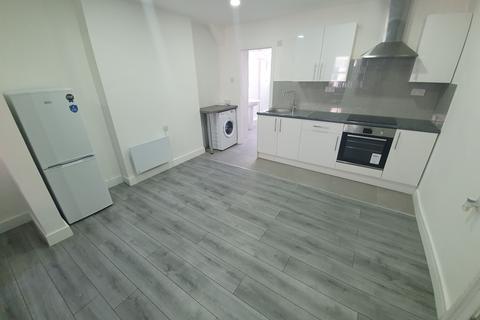 Studio to rent, F1, 19 North Luton Place, Adamsdown