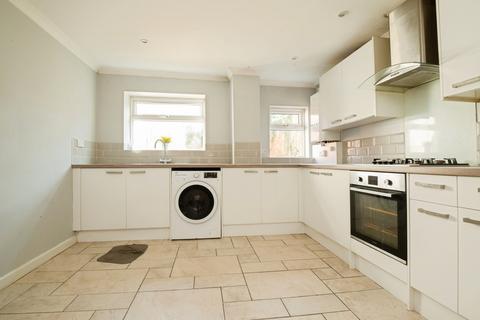 3 bedroom terraced house to rent, Williams Place, Pontypridd, CF37