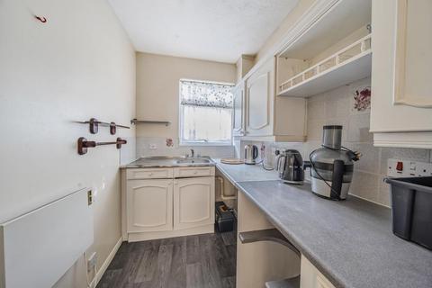 1 bedroom retirement property for sale, Uxbridge,  Middlesex,  UB10