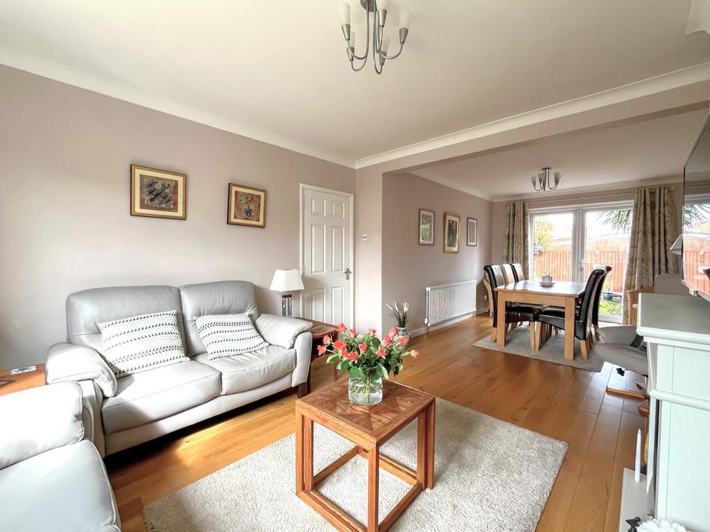Lounge-Dining Room