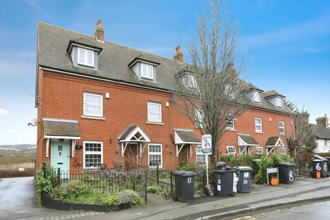 10 Hall Road, Wouldham, Rochester, ME1 3XN