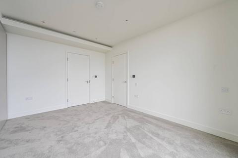 3 bedroom flat for sale, South Quay Plaza, Canary Wharf E14