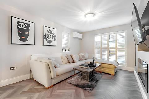 2 bedroom apartment to rent, Elm Terrace, London