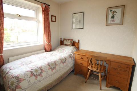 4 Mackingstone Drive, Oakworth, Keighley, BD22 0RL