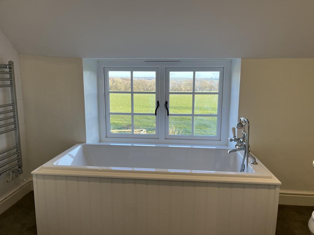 Bathroom (with shower cubicle)