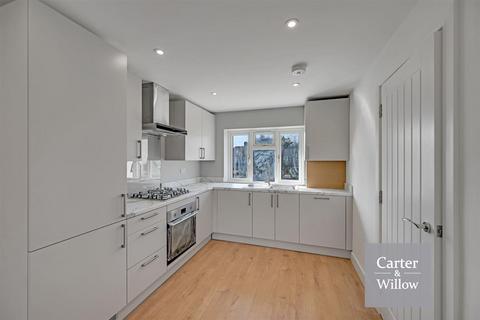1 bedroom apartment for sale, Neville Gardens, Dagenham, Essex