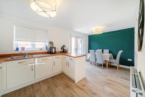 35 Amberoid Drive, Bishops Cleeve, Cheltenham, GL52 7ZX