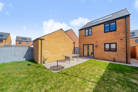 35 Amberoid Drive, Bishops Cleeve, Cheltenham, GL52 7ZX