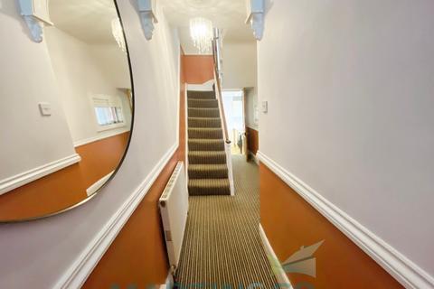 2 bedroom terraced house to rent, Codrington Street, Exeter