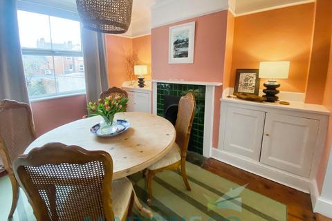 2 bedroom terraced house to rent, Codrington Street, Exeter