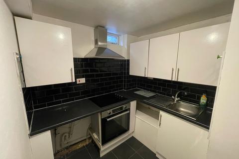 Studio to rent, Onslow Road, Southampton