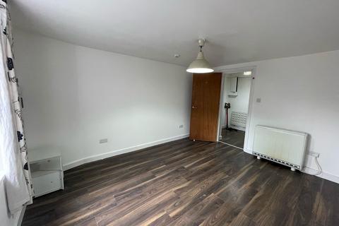 Studio to rent, Onslow Road, Southampton