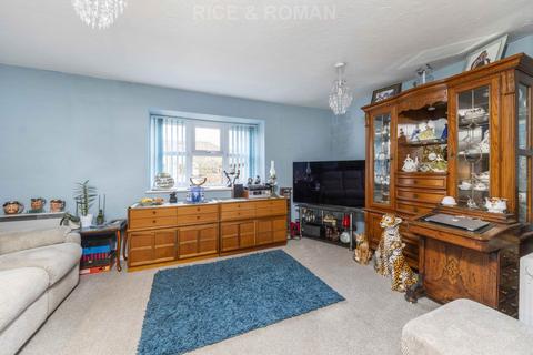 2 bedroom retirement property for sale, Pitson Close, Addlestone KT15