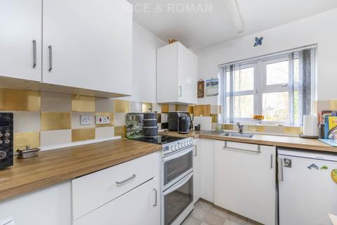 2 bedroom retirement property for sale, Pitson Close, Addlestone KT15
