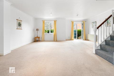 3 bedroom ground floor maisonette for sale, Claymore Place, Windsor Quay, Cardiff