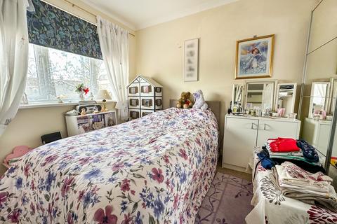 5 Dobbin Close, Swindon, SN3 5EN