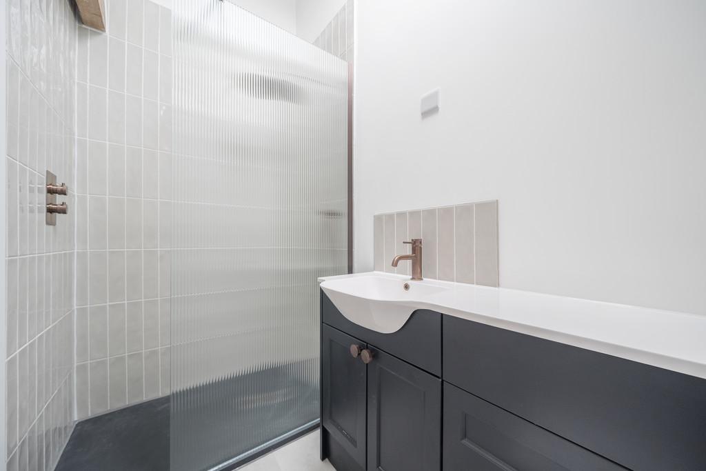 Bedroom 2 en suite