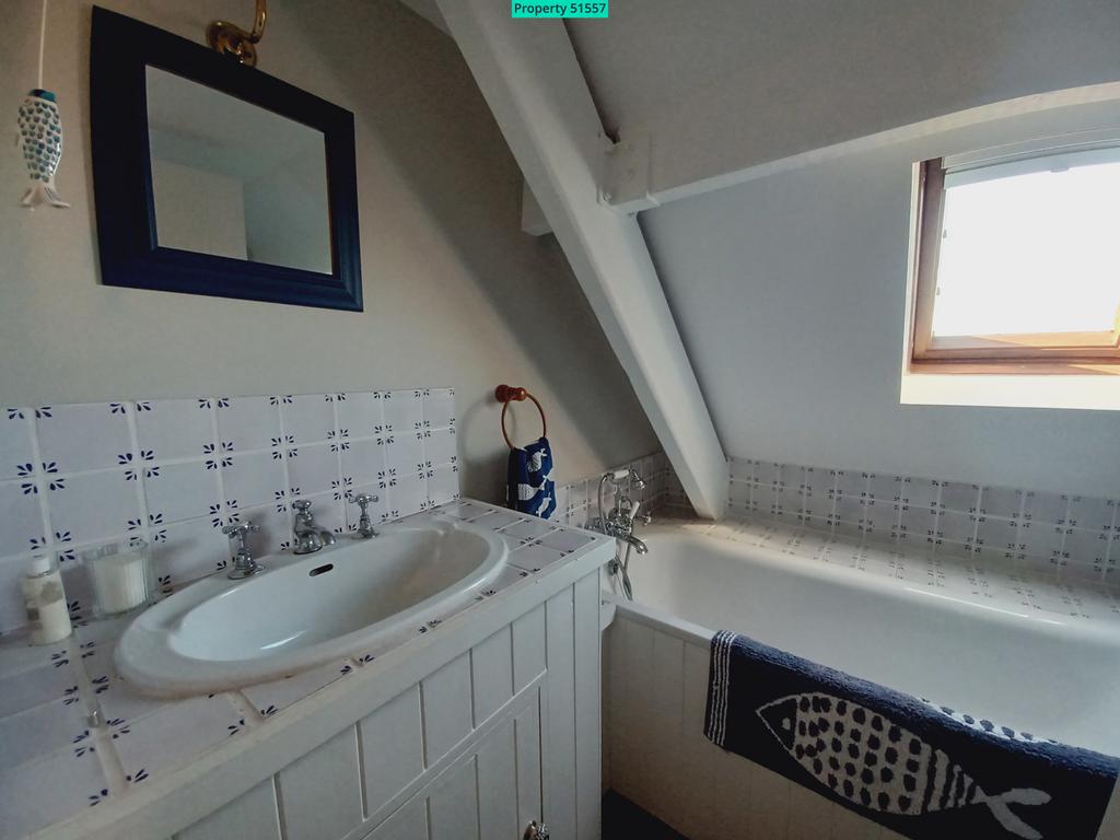 Bedroom 4 ensuite