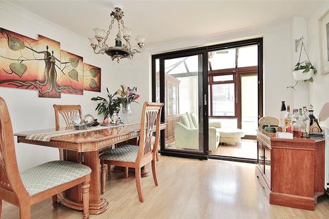 12 Cobbetts Walk, Bisley, Woking, GU24 9DT