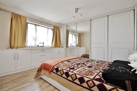12 Cobbetts Walk, Bisley, Woking, GU24 9DT