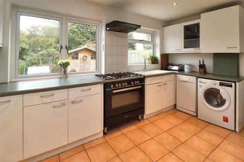 76 Rydens Way, Woking, GU22 9DN
