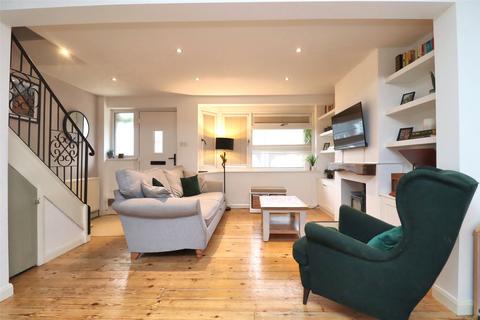 76 Rydens Way, Woking, GU22 9DN