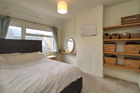 76 Rydens Way, Woking, GU22 9DN