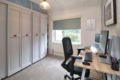 76 Rydens Way, Woking, GU22 9DN