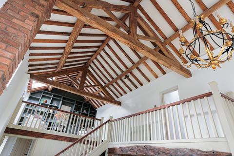 5 bedroom barn conversion to rent, Moss Lane, Ollerton