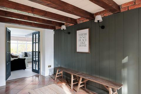 5 bedroom barn conversion to rent, Moss Lane, Ollerton