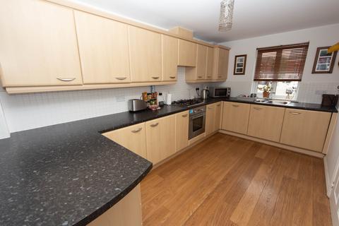 4 bedroom semi-detached house to rent, Watkins Square, Llanishen, Cardiff, CF14