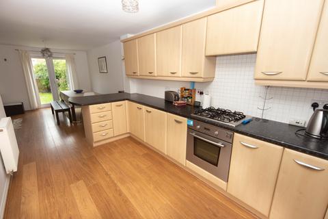 4 bedroom semi-detached house to rent, Watkins Square, Llanishen, Cardiff, CF14