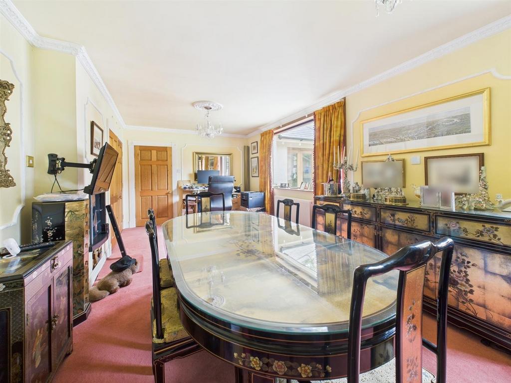 Bedroom 1/dining room