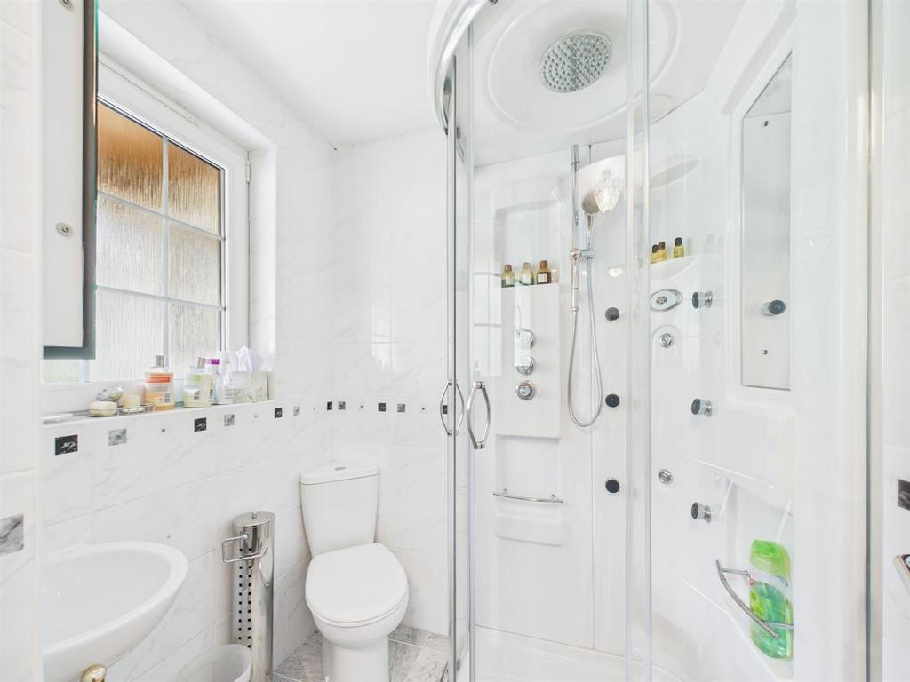Apartment shower room