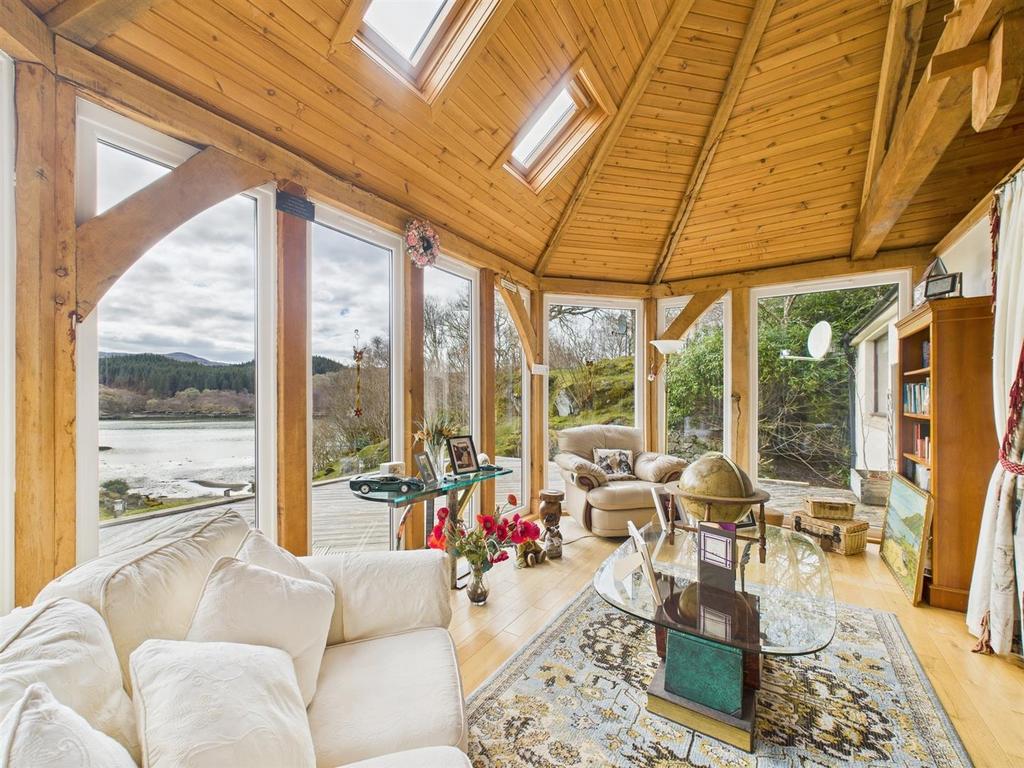 Sunroom/dining room