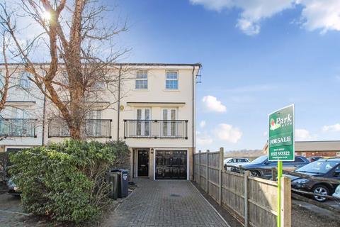 8 Calvert Drive, Dartford, DA2 7GA