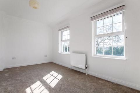 8 Calvert Drive, Dartford, DA2 7GA