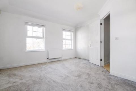 8 Calvert Drive, Dartford, DA2 7GA
