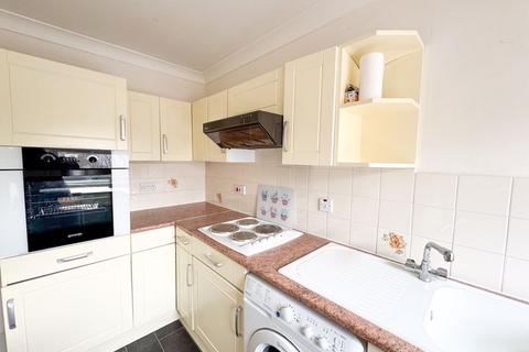 2 bedroom flat for sale, QUEENS COURT, GRIMSBY