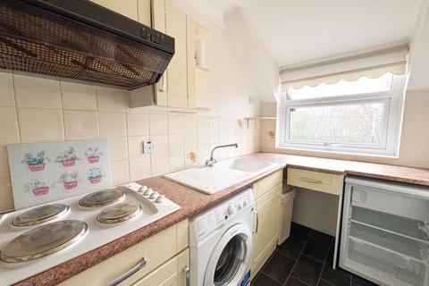 2 bedroom flat for sale, QUEENS COURT, GRIMSBY