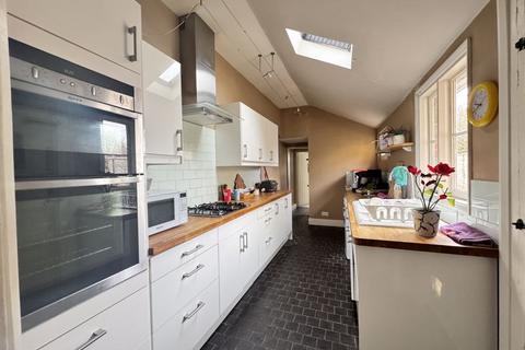 2 bedroom semi-detached house to rent, St. James's Place, Cranleigh