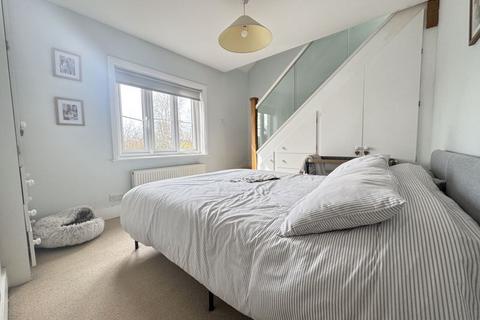 2 bedroom semi-detached house to rent, St. James's Place, Cranleigh