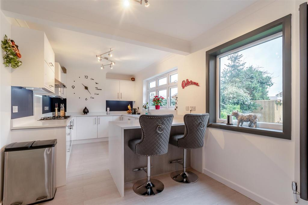 8584717-interior08.jpg