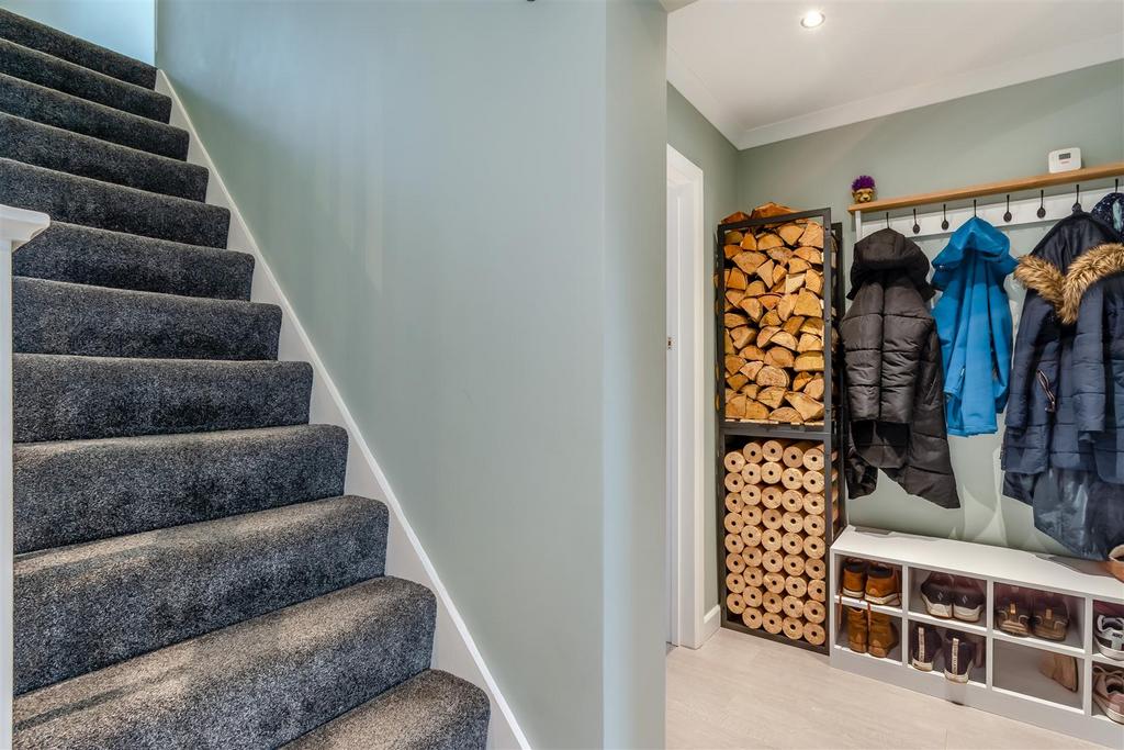 8584717-interior02.jpg