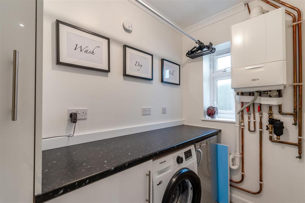 8584717-interior01.jpg